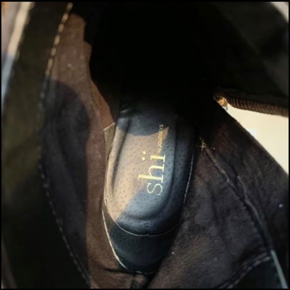 Zip up heel boots - Picture 2 of 4